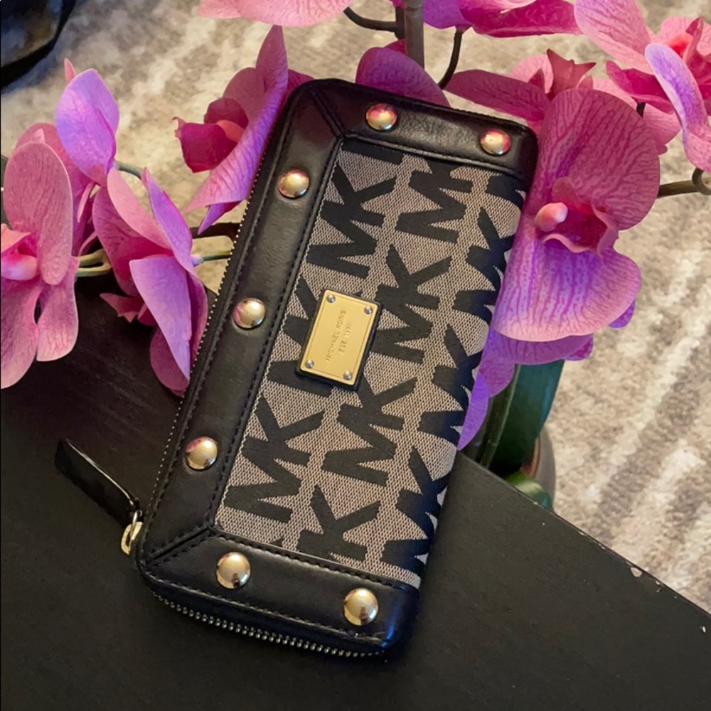 Used wallet Michael kors